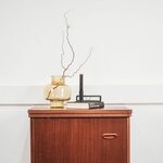 distelroos-Housevitamin-202518-Glazen-Shape-vaas-Amber