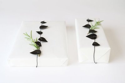 Jurianne Matter - Theedoek Rosary Vine